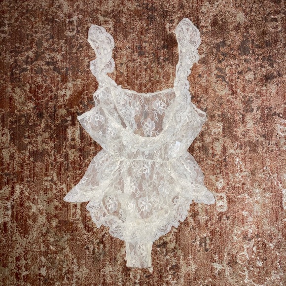Vintage White Lace Teddy Bodysuit - Picture 2 of 6